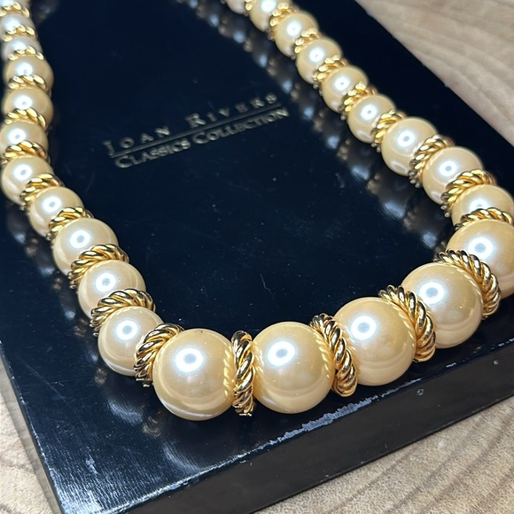 Joan Rivers Gold Toned Faux Pearl Costume Necklace Vintage with Box - Picture 2 of 5